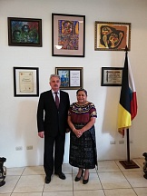 Sobre la cita con la ganadora guatemalteca del Premio Nobel R.Menchú Sobre la cita con la ganadora guatemalteca del Premio Nobel R.Menchú